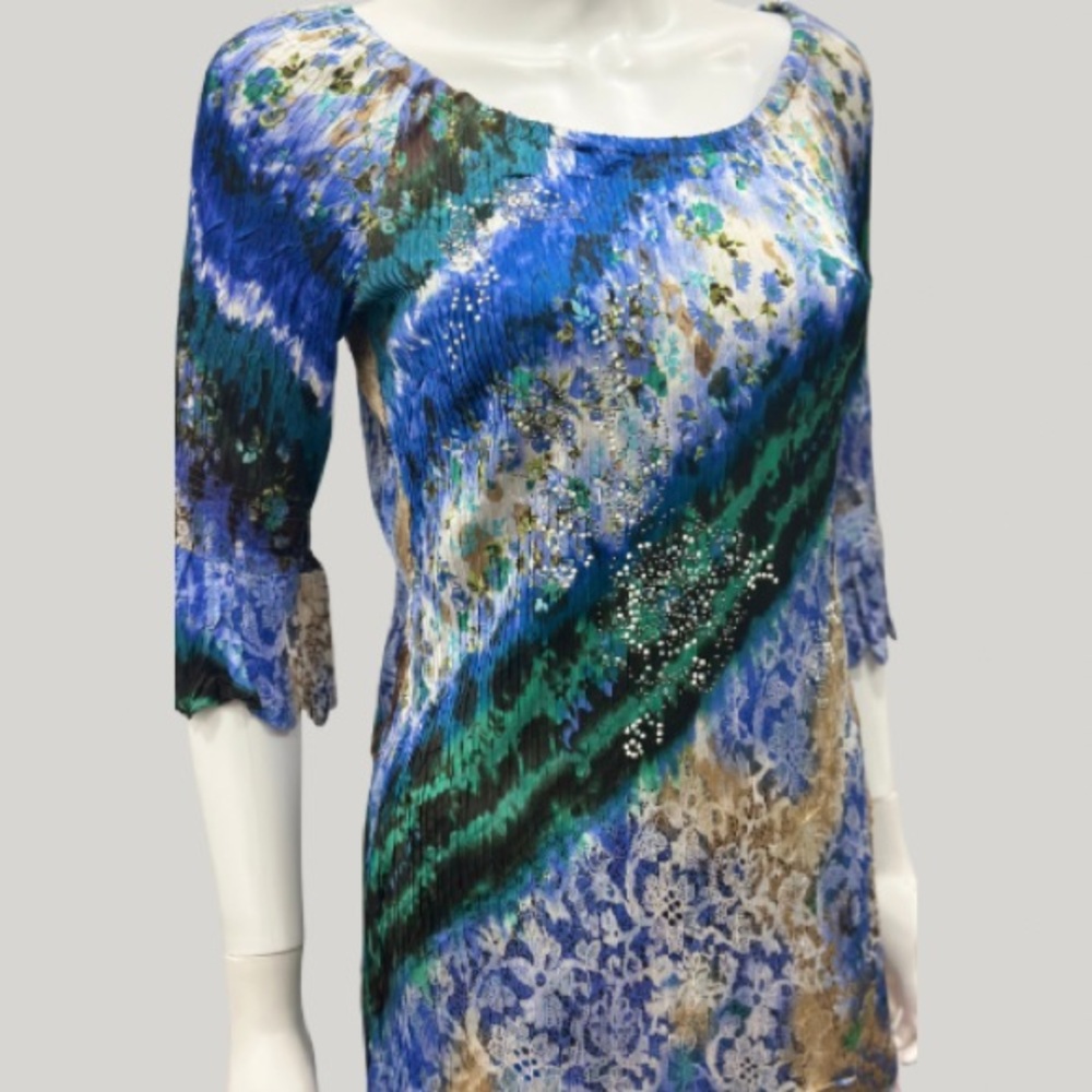 Stunning ALBERTO MAKALI Crinkle Stretch Scoop Neck Beaded Vibrant Blouse